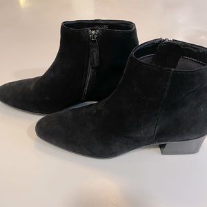 Aquatalia size 8 booties. Black suede. Only worn twice. Excellent condition